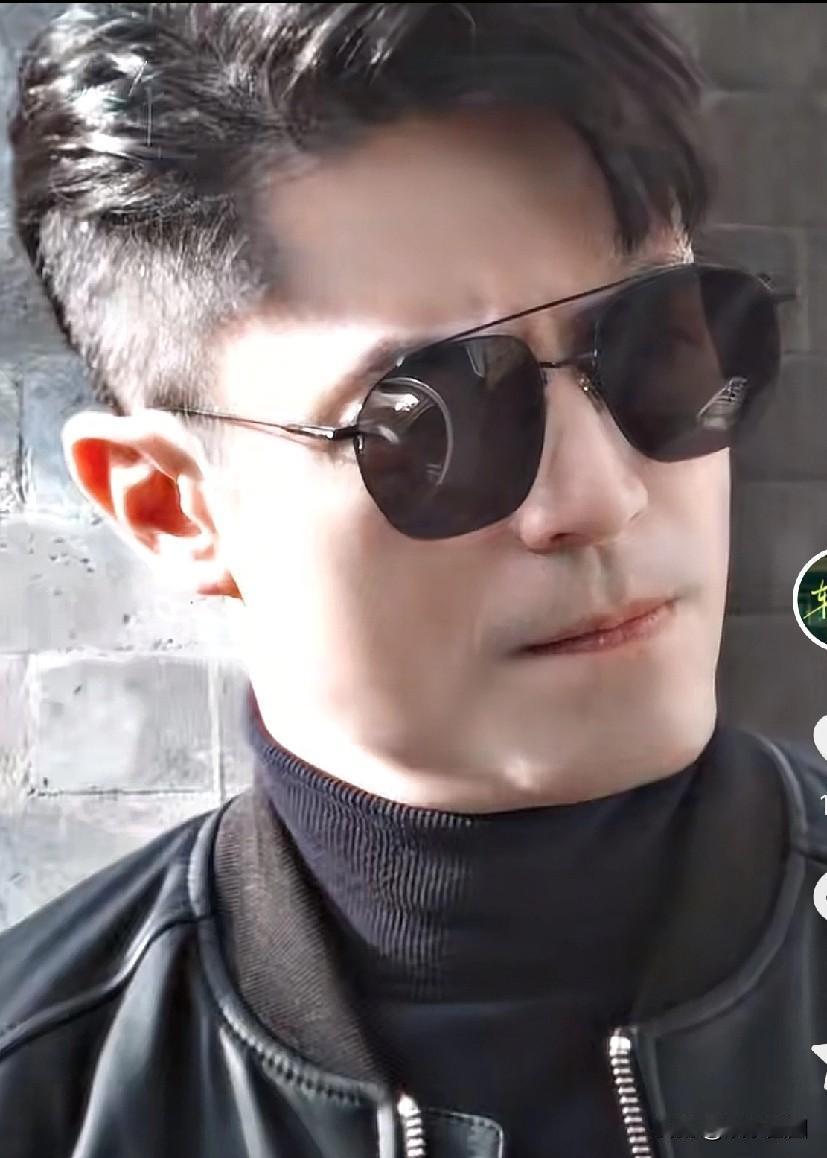 霍建华2025年的两部毒舌戏
有人吐槽这两个角色如出一辙，何必接两部呢？
《他为