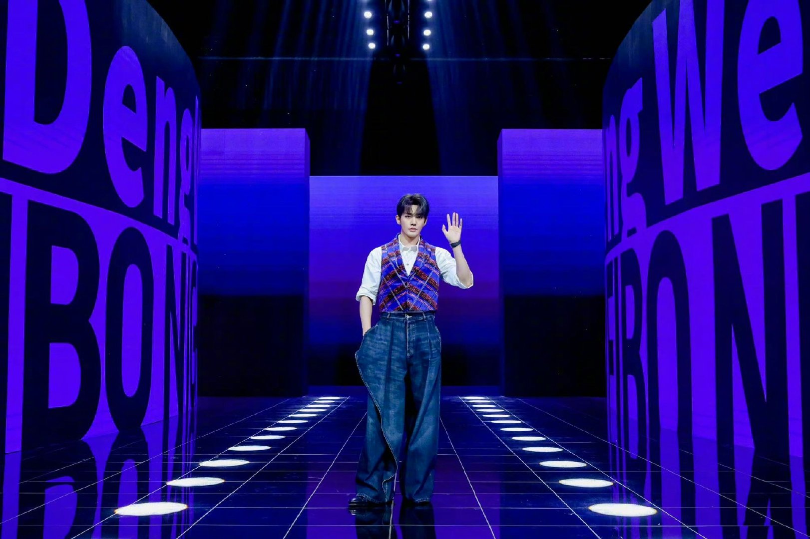 喵娲娲帮粉丝追星邓为 喵小金为了粉丝的愿望拼尽全力！不仅帮送出了沉甸甸的告白信，