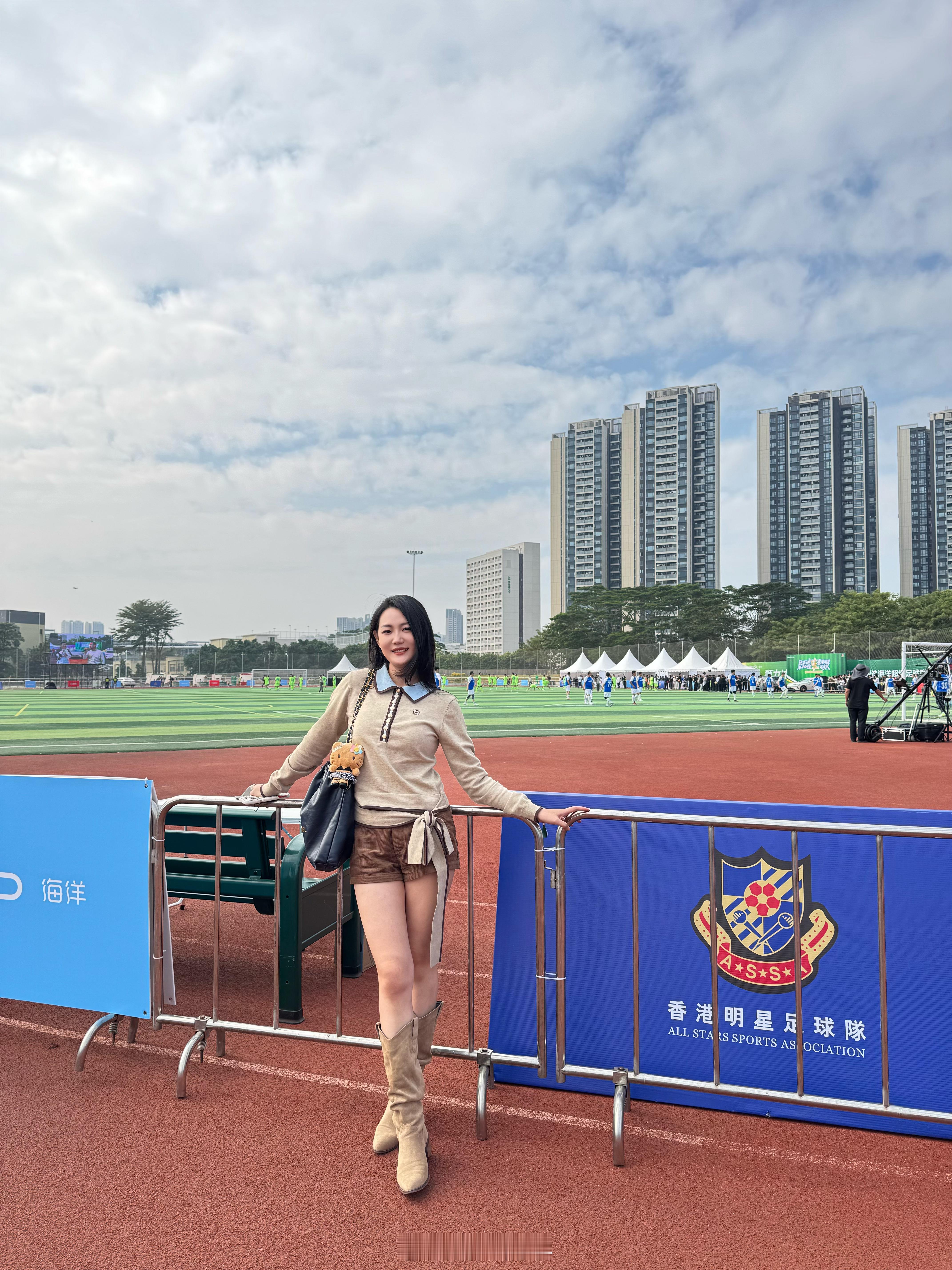 今天跑去比亚迪坪山总部看了场球赛！看到了很多TVB的老艺术家，罗家英老师79了！