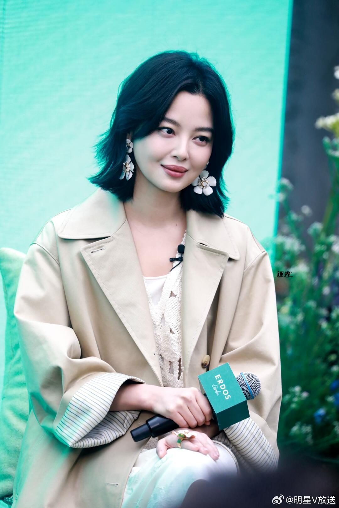 辛芷蕾40岁了 辛芷蕾迎来 40 岁生日，工作室发布的生日贺图气质又美又飒，岁月