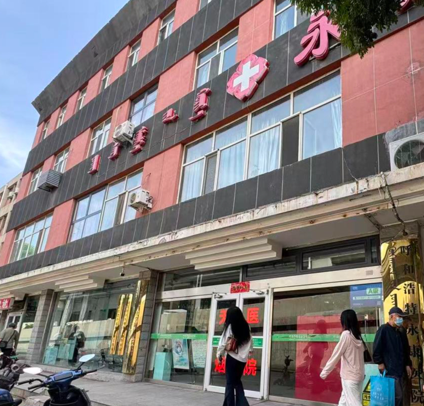 #男子胸痛挂号13分钟医生出现#【男子胸痛就诊时离世，挂号13分钟医生出现 家属