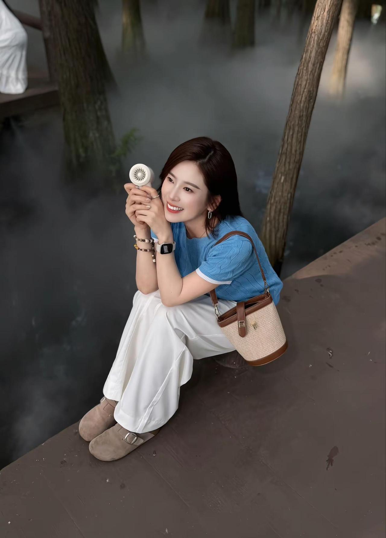 听了好多遍  依然很感动  人生没有白走的路 每一步都算数 一定会越来越好