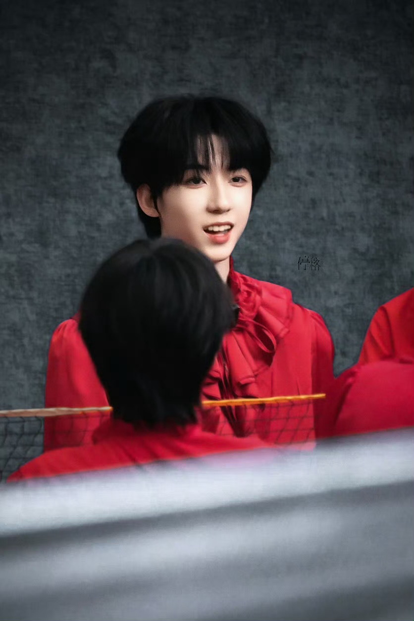 杨博文好适合红色 