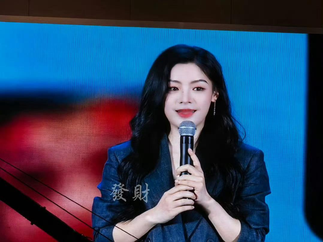 陈丽君今天出席中国网络文明大会分享经验 