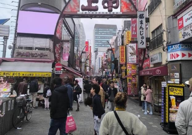 40家日本实体被拉黑，东京半导体板块应声暴跌，日本半死了？这句话听着刺耳，但20