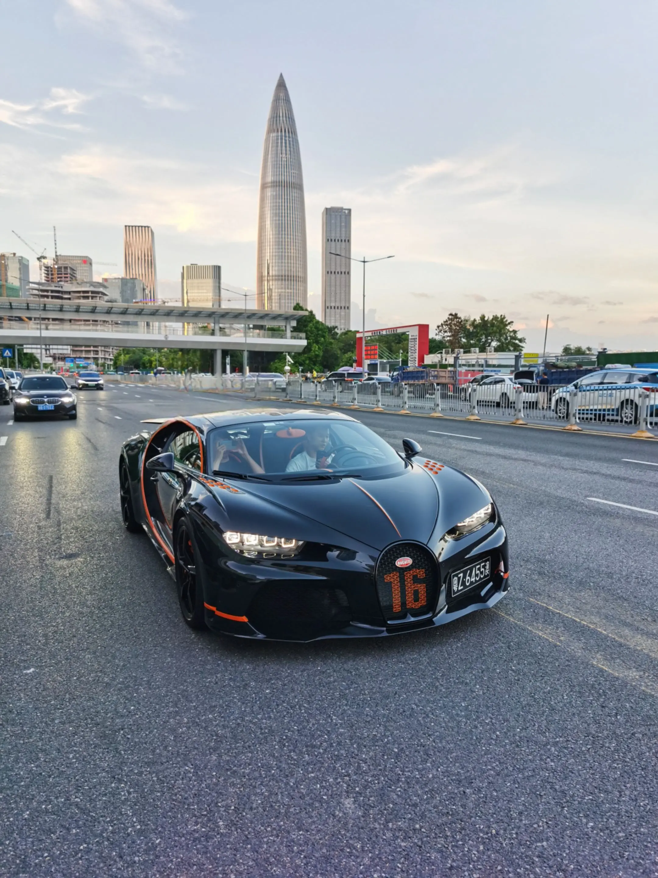 深圳湾偶遇价值七千万布加迪chiron super sport