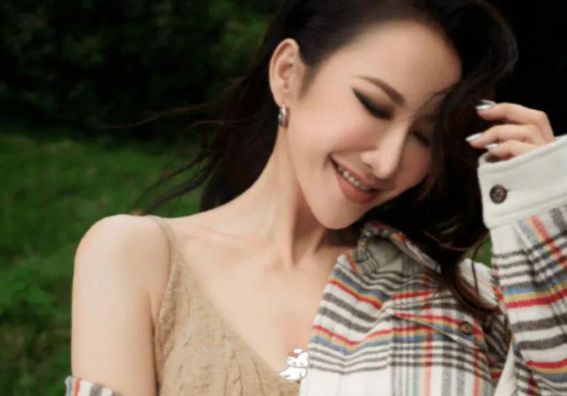 李玟，天堂的代表，终于等到了《好声音》的道歉。我们不知道她是否能接受这份道歉，也