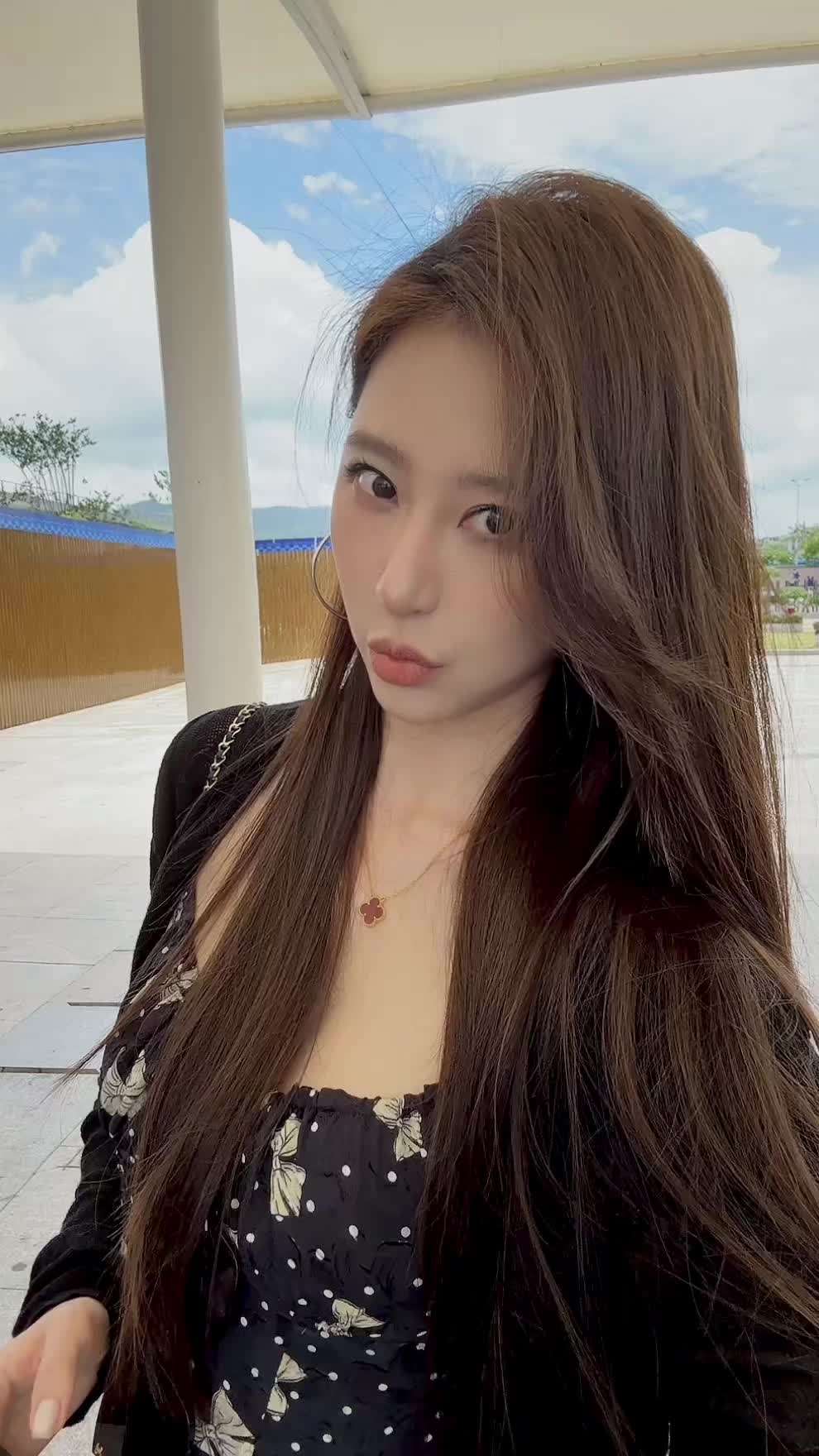 “成年人的告别方式，都是悄无声息的” 我最后一条消息你没有回，我也默契...