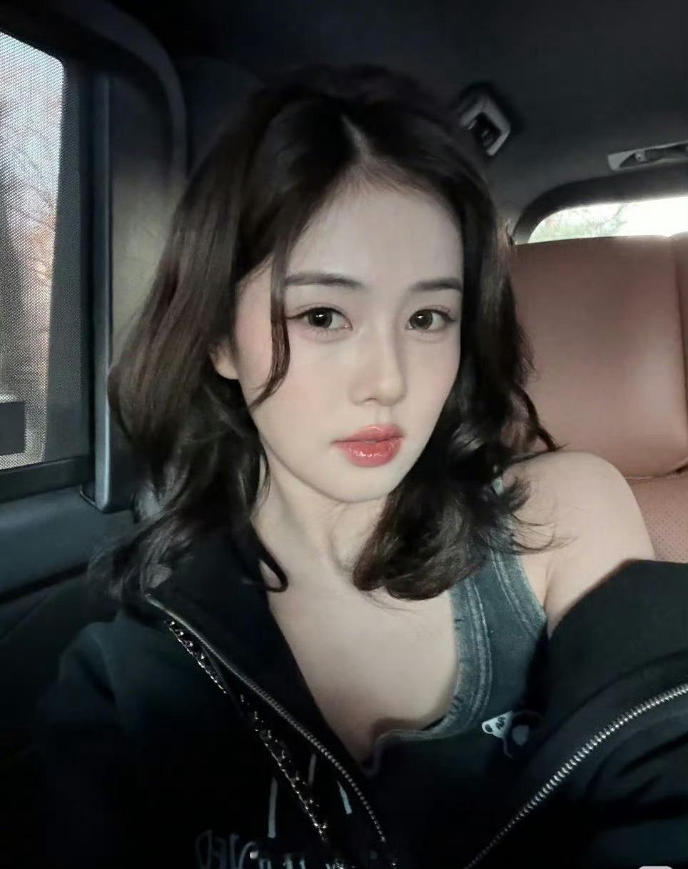 白鹿路边下车抓私生女演员居然也有私生的吗 