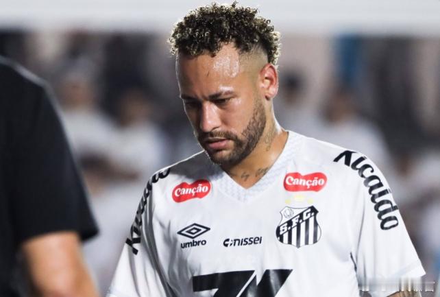 12月4日讯 据法媒记者Santi Aouna消息称，桑托斯已经开始和内马尔展开