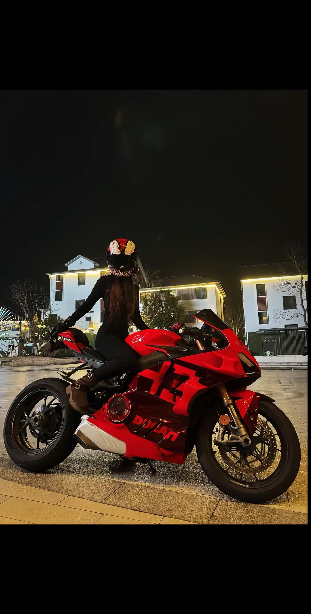 长得乖不就行了  你管我乖不乖. 头盔覆面 机车