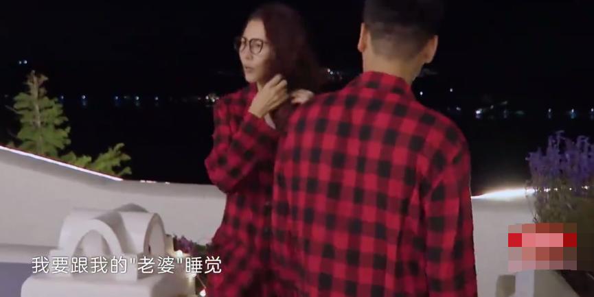 在《妻子4》有一个情节，张晋问蔡少芬：你要干嘛？蔡少芬说：我要跟我的“老婆”睡觉