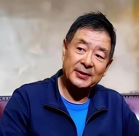 谁也没有想到，凌晨一点的北京，72岁的濮存昕竟用一根布绳，将自己与94岁的老母亲
