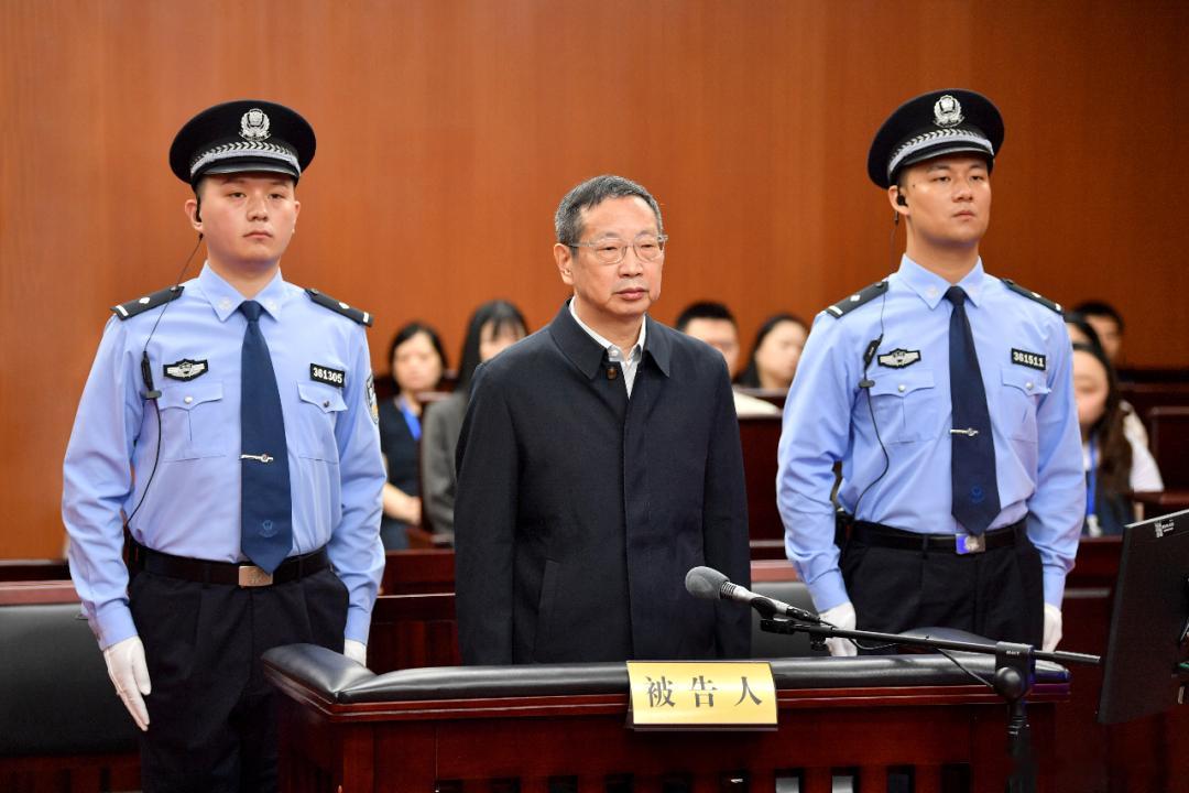 原上海常委、浦东新区一把手朱芝松，因为受贿近1.4亿元，今天被判处死缓。2003