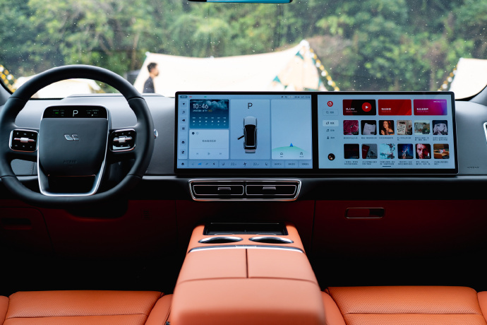 大家都在聊那张疑似理想新方向盘解决方案的图我是这么看的那块小屏幕，从人机交互使用