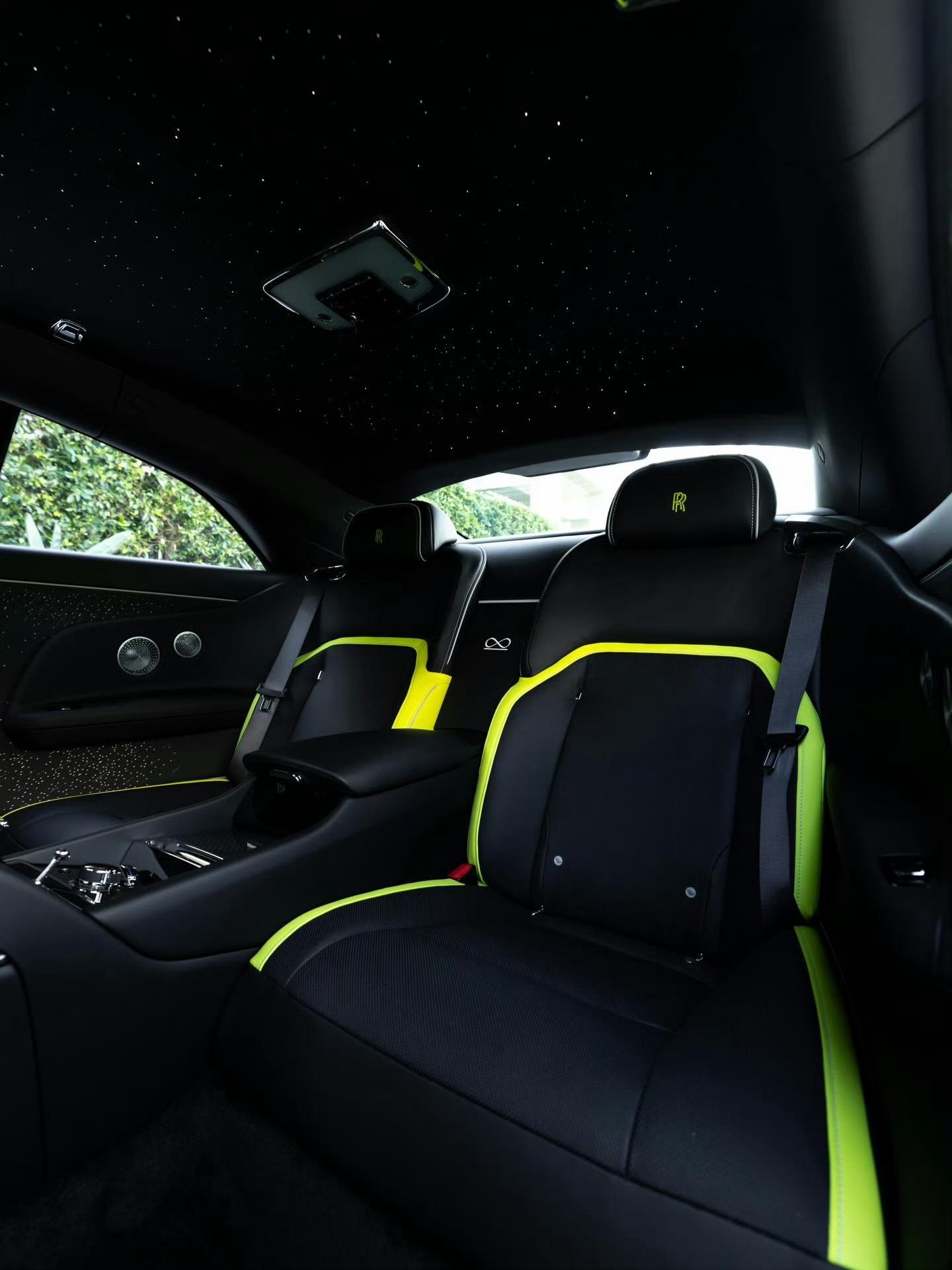 劳斯莱斯 Black Badge Spectre 