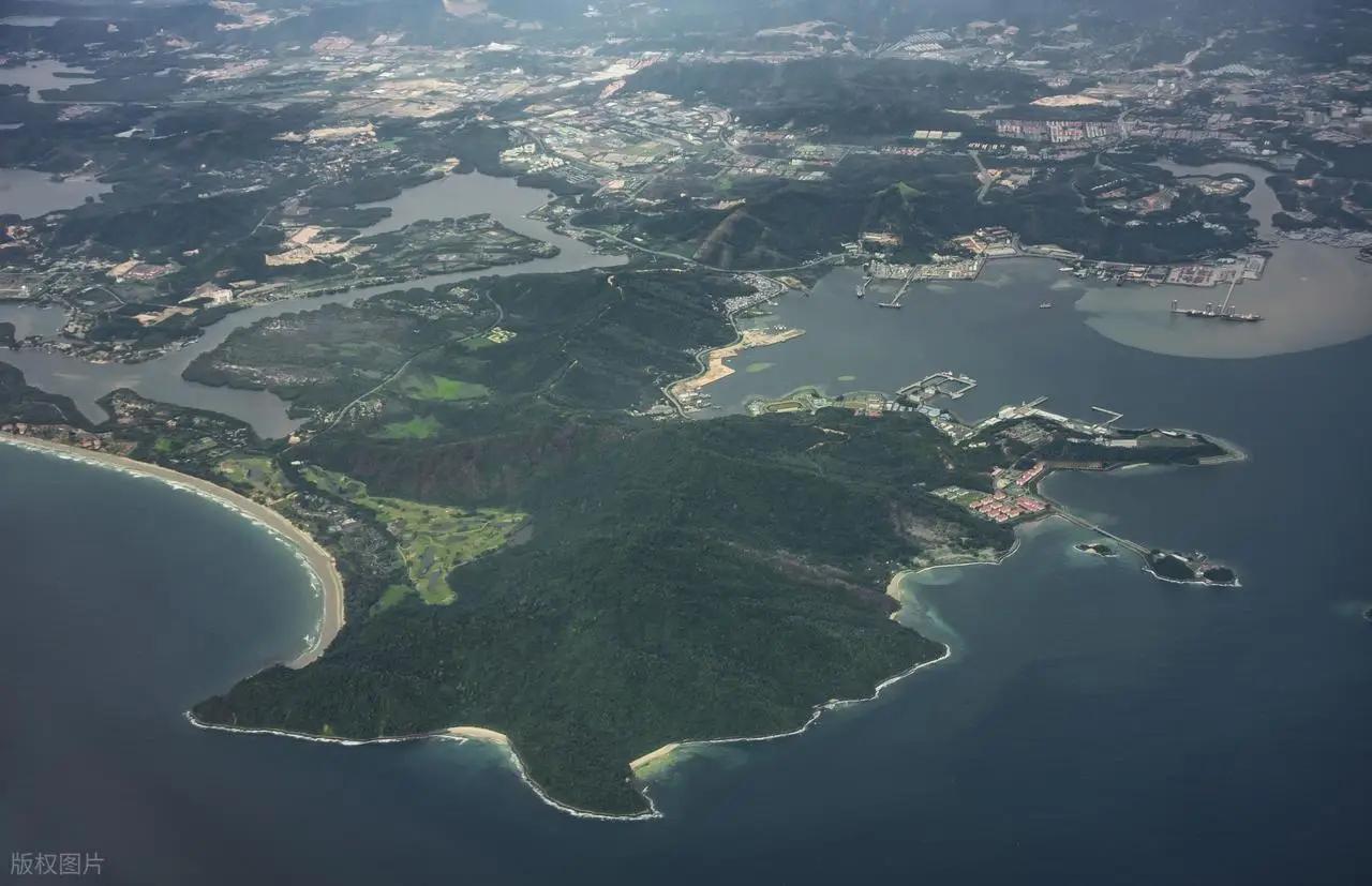 全球化2.0时代
中美不是对手而是“赛场上的队友”
2026年特朗普的北京之行，