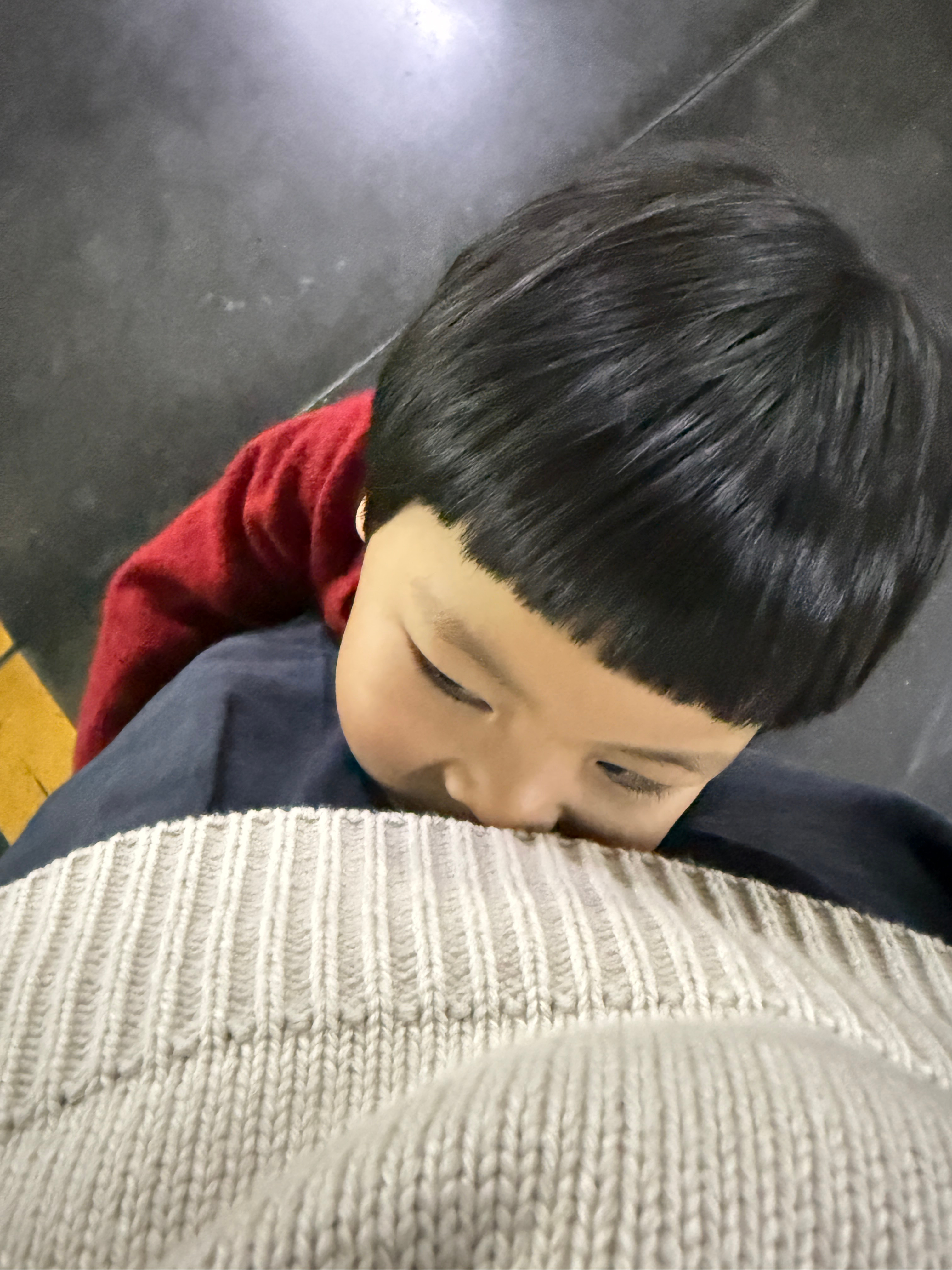 因为昨晚的亏欠，早上起了个大早（九点半）找了个营地想带孩子亲近大自然到了发现营地