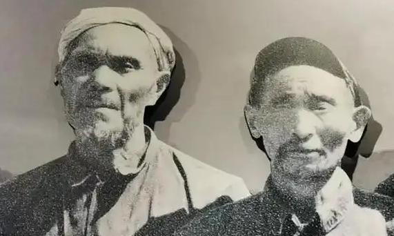 1952年，解放军第62军剿匪，营寨攻破，救出一个被土匪囚禁多年的独眼老汉，军长