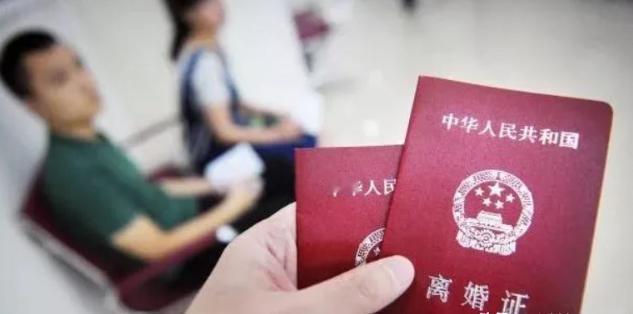 格局打开！

重庆，一男子和前妻离婚整整10年，早已各自生活互不打扰。

一天夜