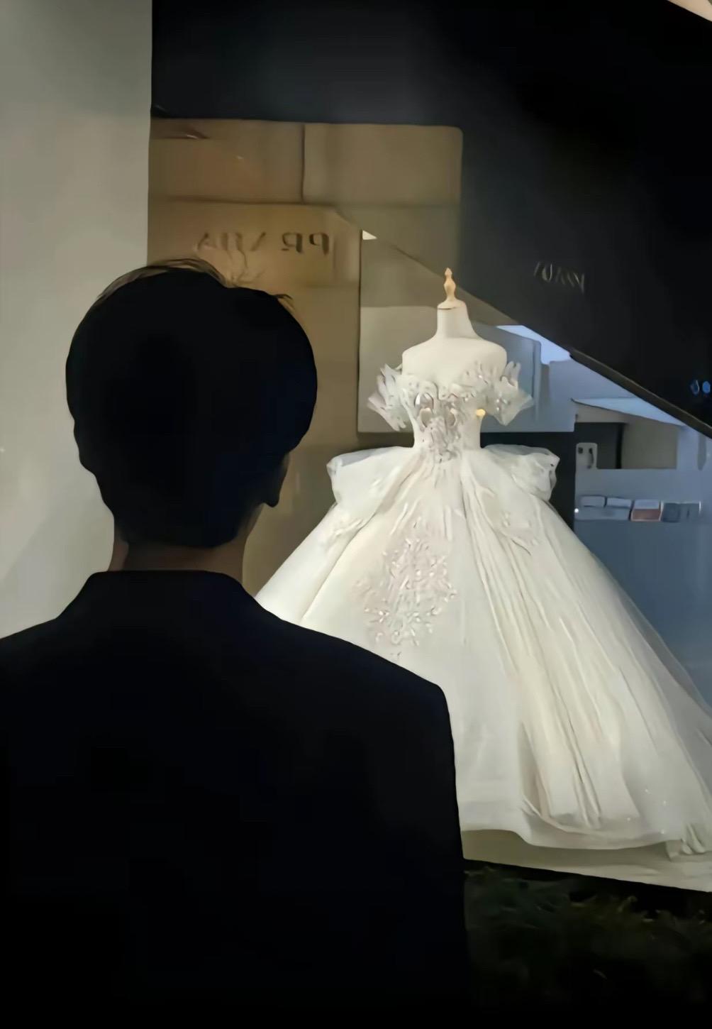 人人都想要偏爱和真城，可这世上处处都是新鲜感和虚伪。