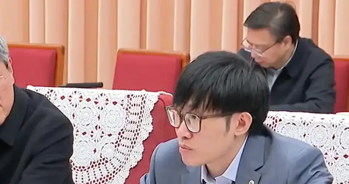 梁文锋，Nature全球年度十大科学人物！