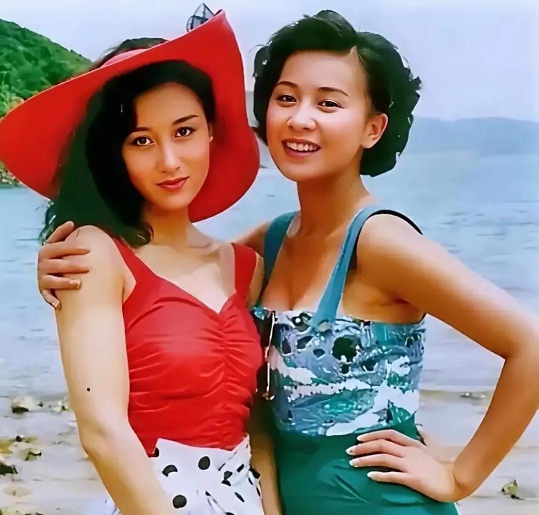刘嘉玲和利智谁更美？年龄差不多，照片摄于1988年，刘嘉玲23岁，利智27岁。