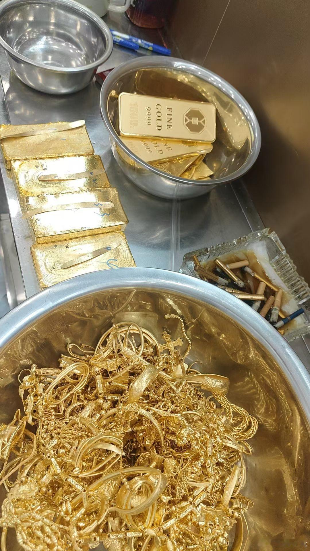 切记，不要预测黄金，白银。现在的黄金白银已经超出了我们的认知。只是强弩之未。而且