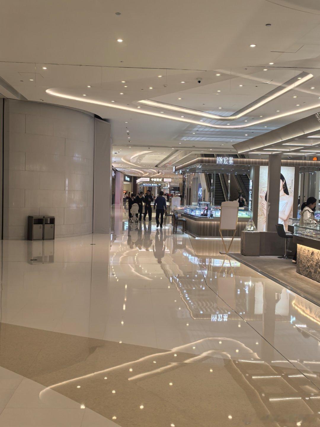 出来报复性消费了今天的消费全部由“A公子”买单！ ​​​