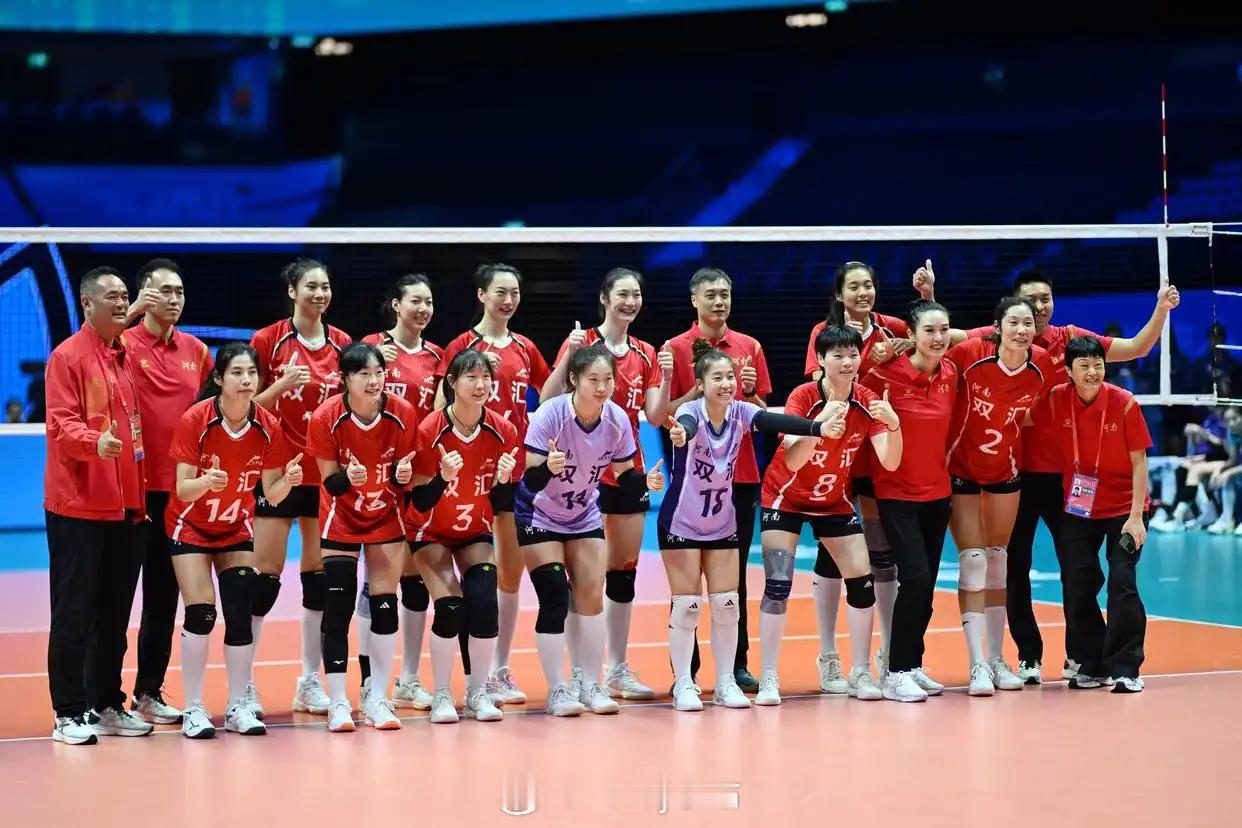 女排小组赛A组，河南女排3比0澳门女排（25-8 25-7 25-16），河南女