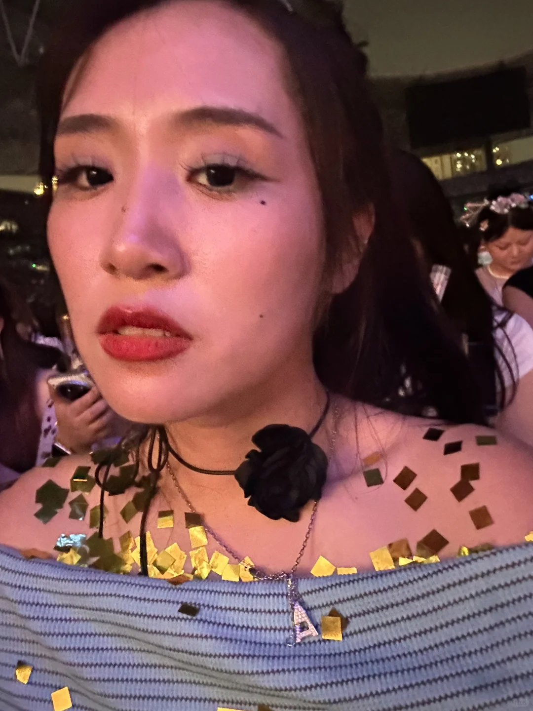 许嵩演唱会的金丝带落满一身，好运来