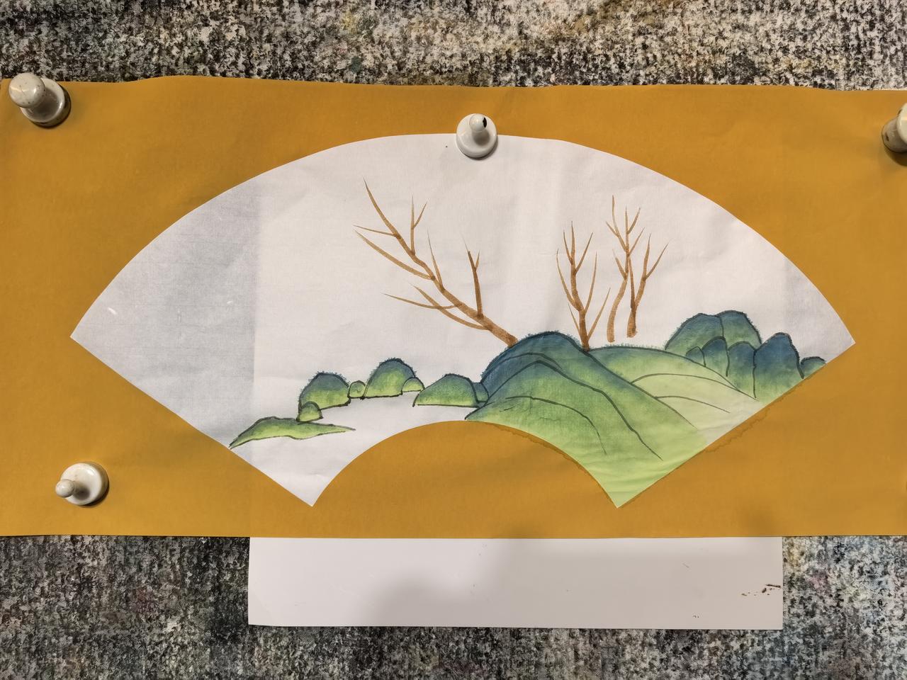必须夸夸我这三位超棒的学员！零基础来学，才上了两节课，青绿山水扇面就画得有模有样
