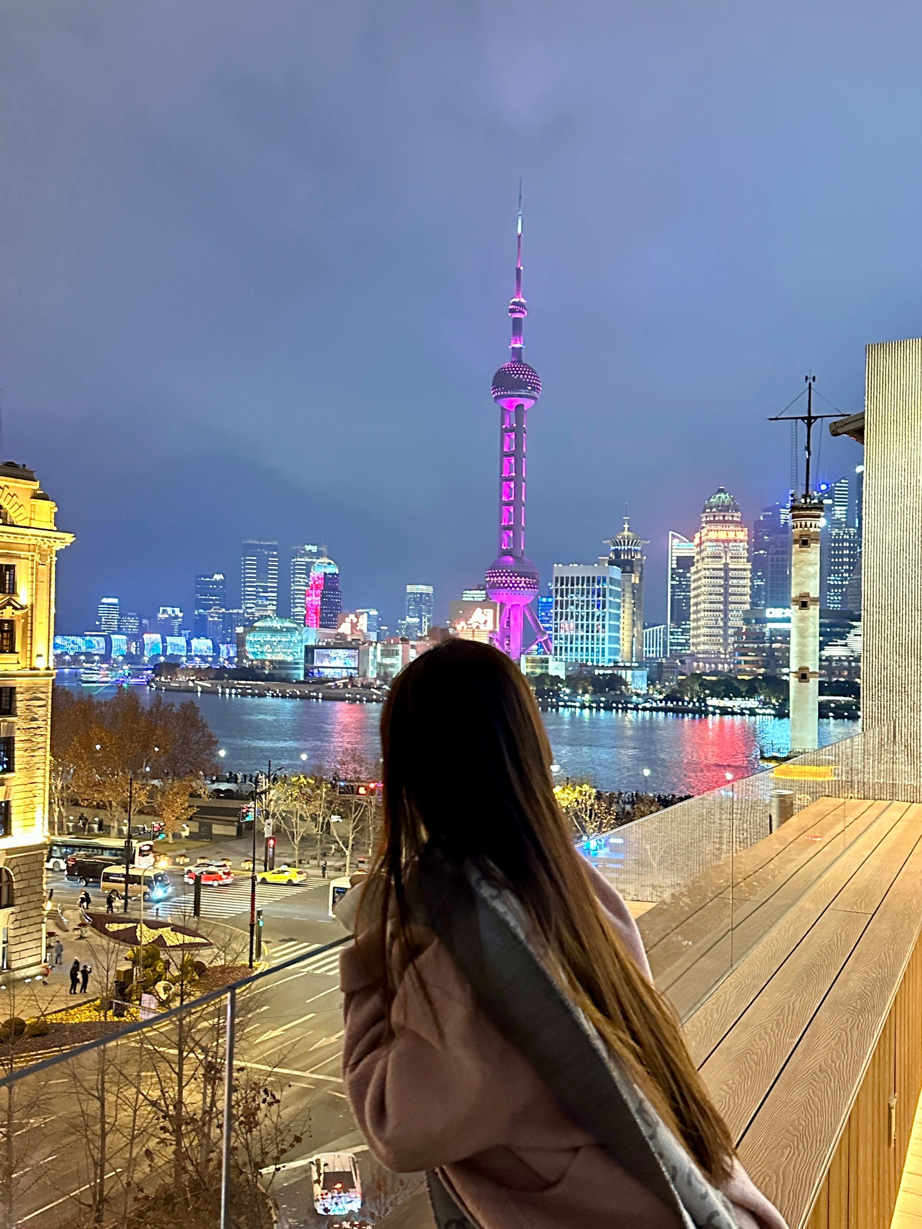阳光撒肩头 日落慢悠悠 喜欢晴朗的暖冬[抱一抱] 