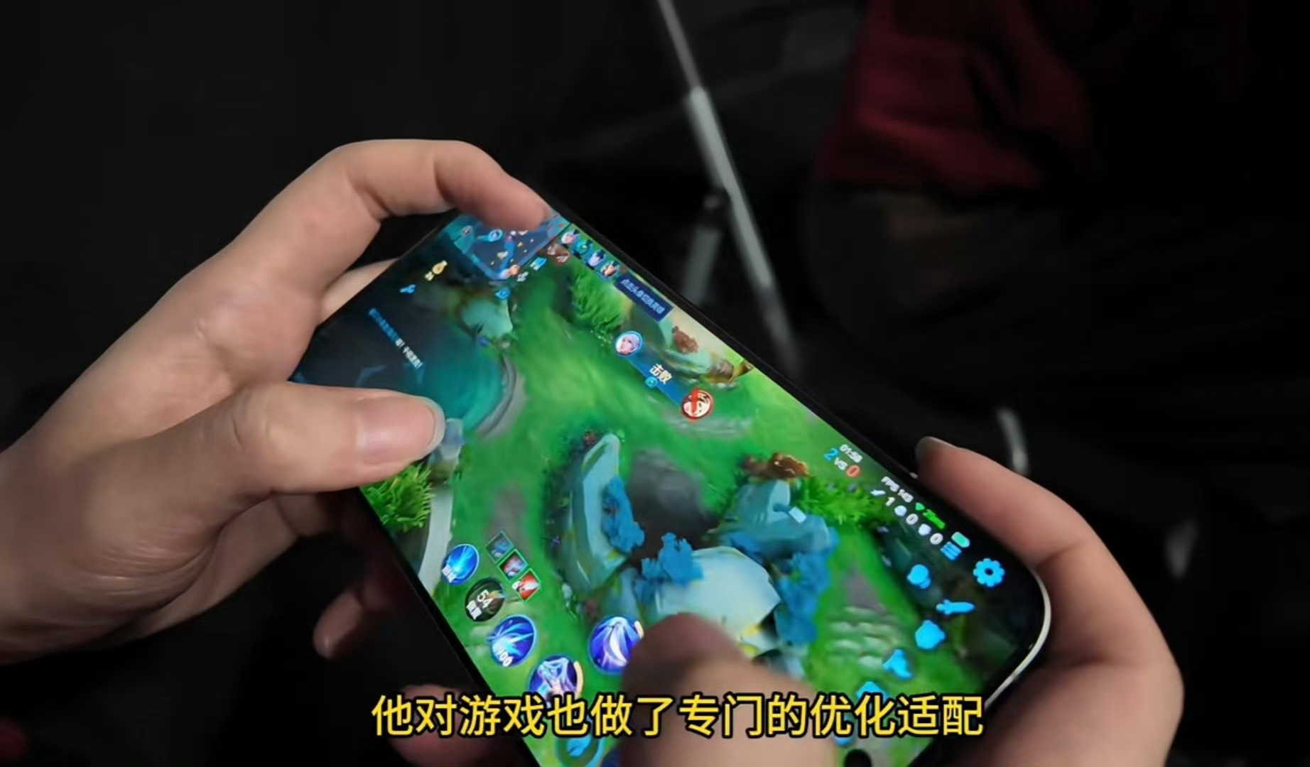 这才是电竞手机该有的散热水平 这手机配备主动散热风扇与涡流风道，高负载游戏温度低