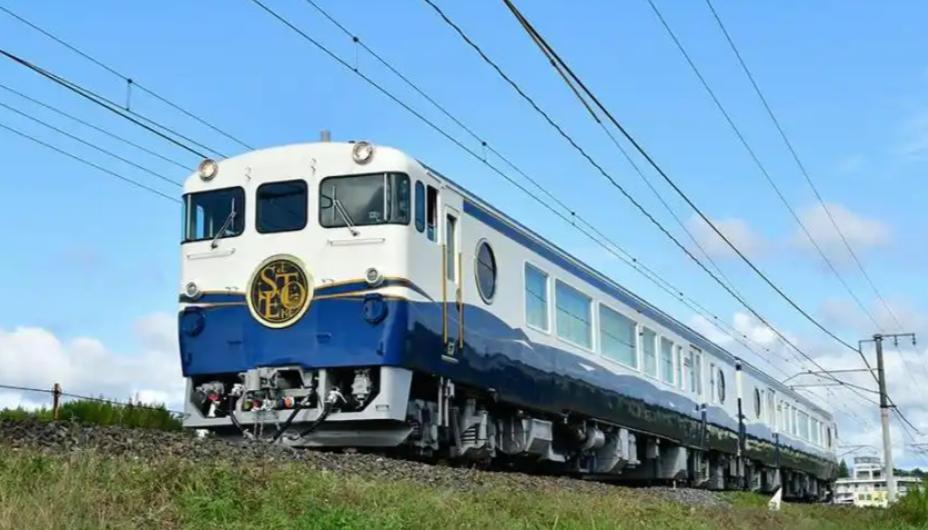 日本秋田县清晨突发列车脱轨， 被困司机 10 余分钟后成功获救！

清晨六点多的