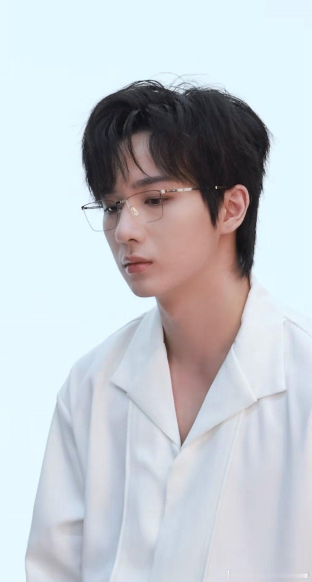 李宏毅烽影燃梅香LHY李宏毅楚定江 何其有幸能够与你相逢，往后漫长岁月，热爱因你