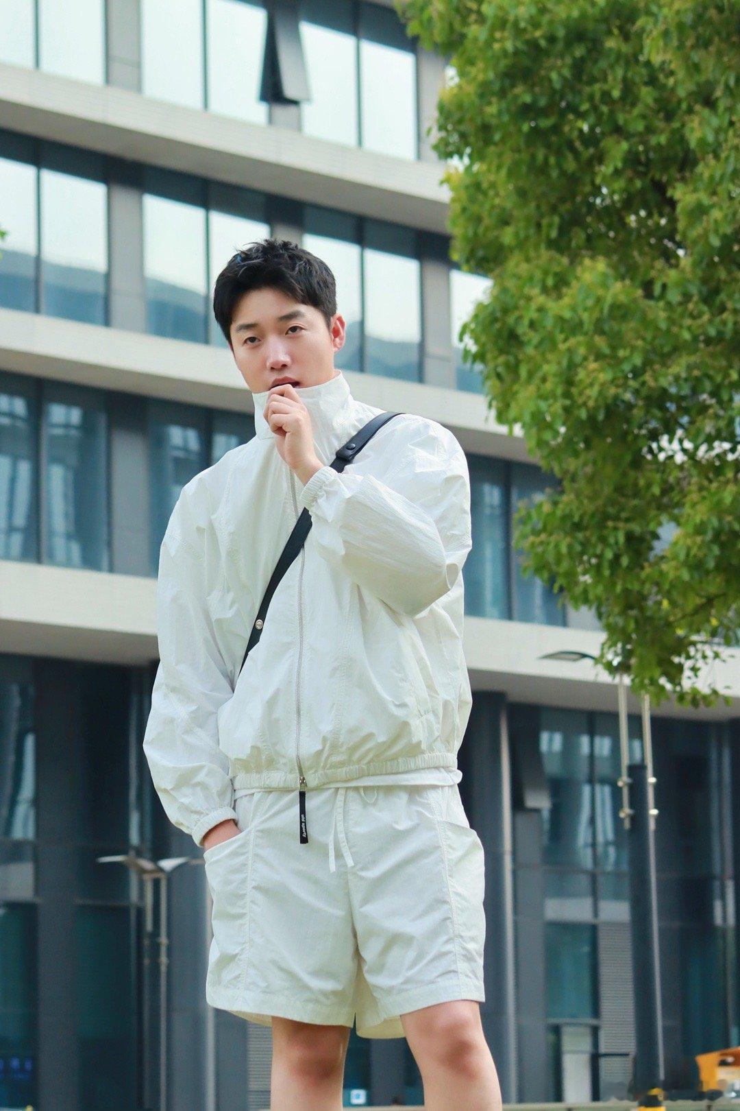 工作间隙咔两张 今天上海天气好舒服🍃 ​​​