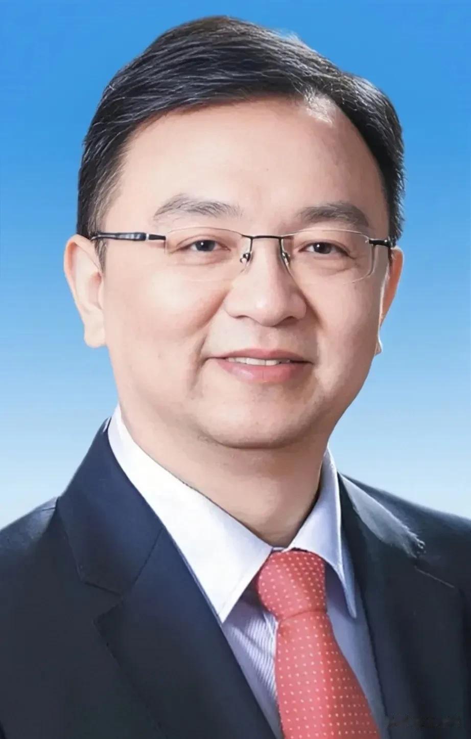 比亚迪总裁王传福，兄妹7人，上有5个姐姐、1个哥哥，下有1个妹妹，提到哥哥和嫂子