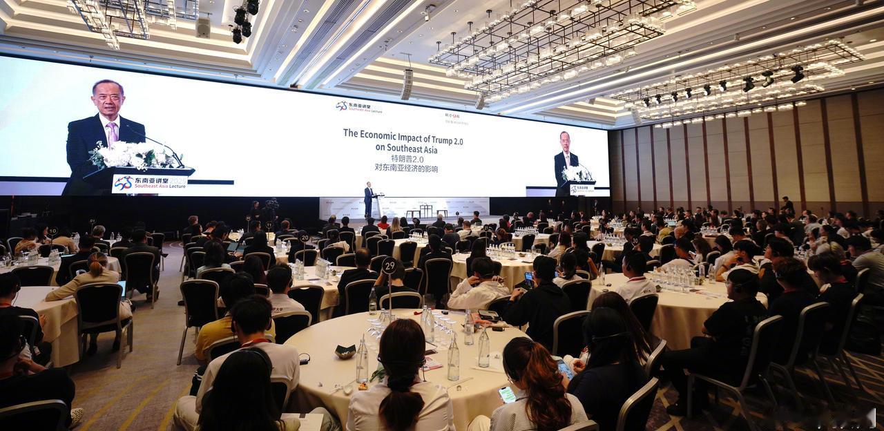 【杨荣文：中美关系不会过于恶化 台海中期内开战可能性低】美国与中国摩擦频繁，但新