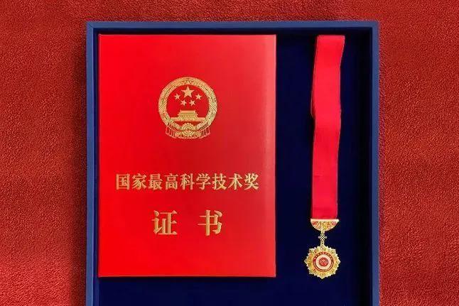 1999 年 8 月 9 日，中国科技部宣布‌设立国家最高科学技术奖‌，规定奖金