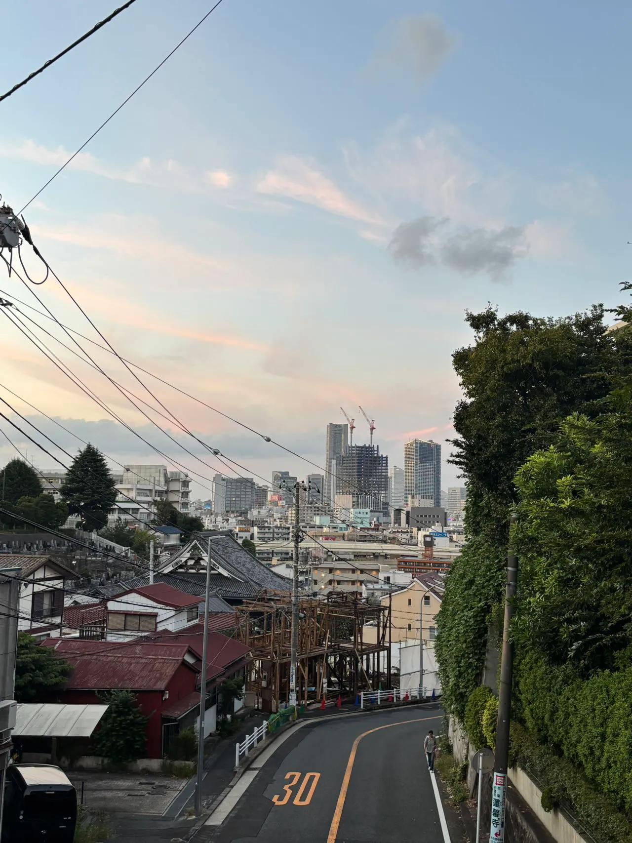 前两天我堂哥在微信上找我，打听日本的生活。
有的没的聊了很久。
挺莫名其妙的。