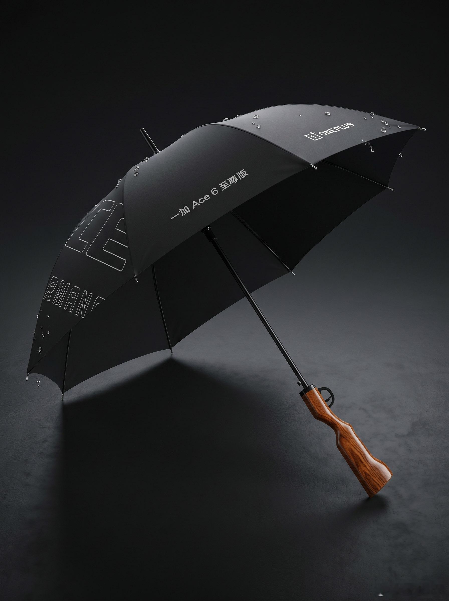 一加Ace 6 至尊版邀请函有点酷哦，一把「枪型手柄的雨伞」，这是暗示只要用Ac