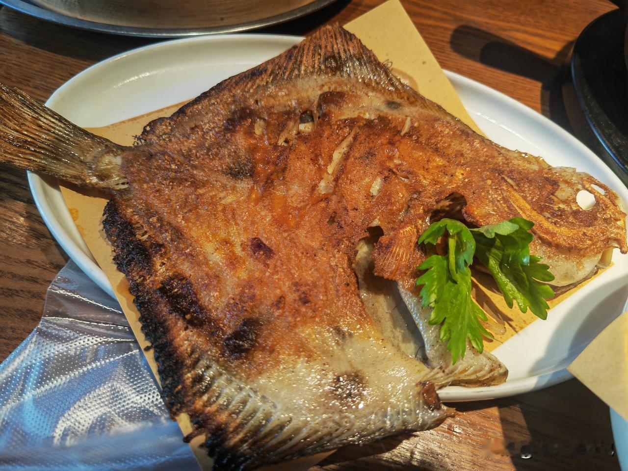 晒图笔记大赛烤鱼上桌，外皮焦香酥脆，内里嫩滑多汁，一口下去，鲜美滋味直击灵魂！