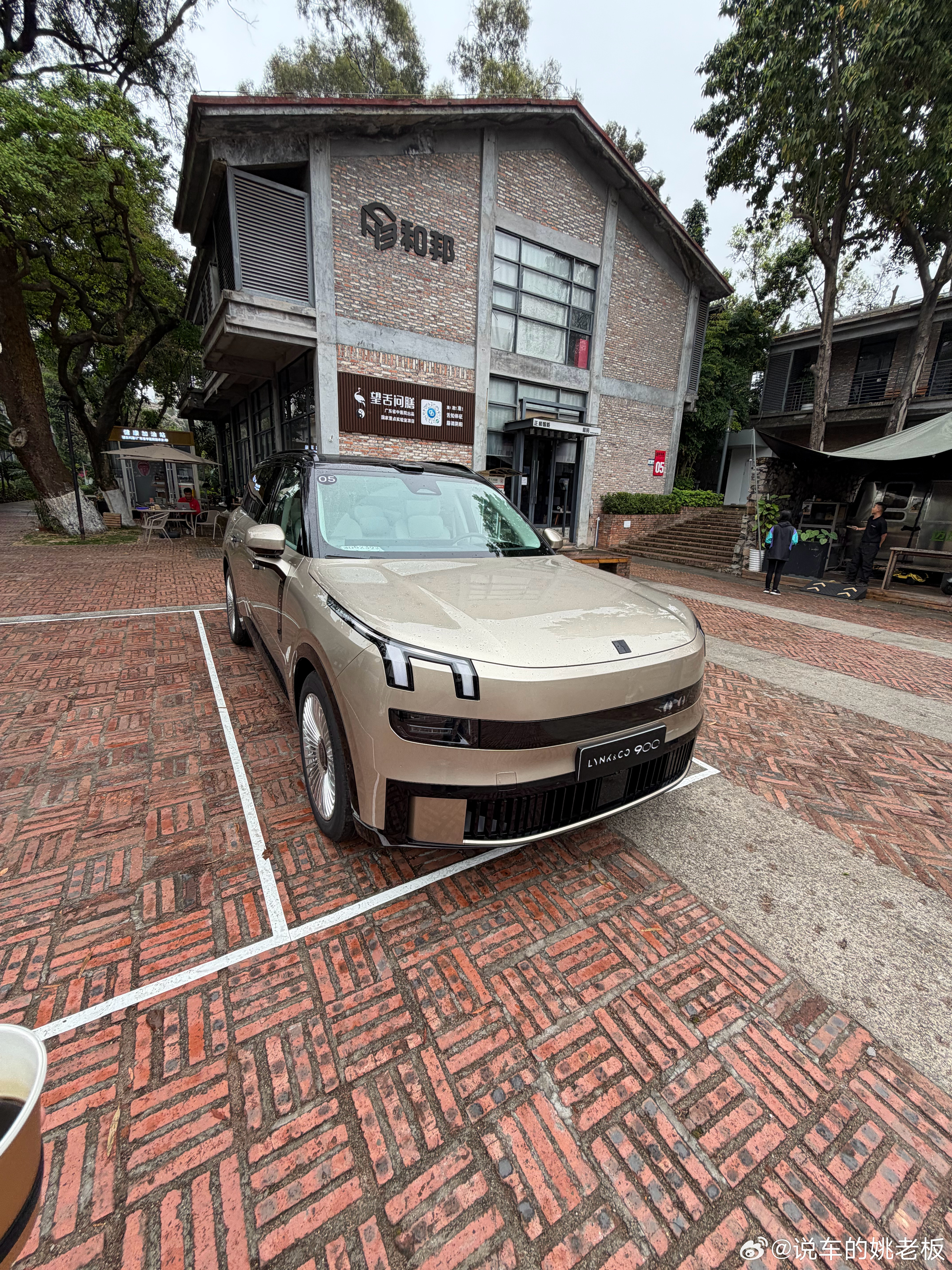 一口广东凉茶 喝的我怀疑人生 感觉比中药还难喝跟姚老板混一天吃9顿