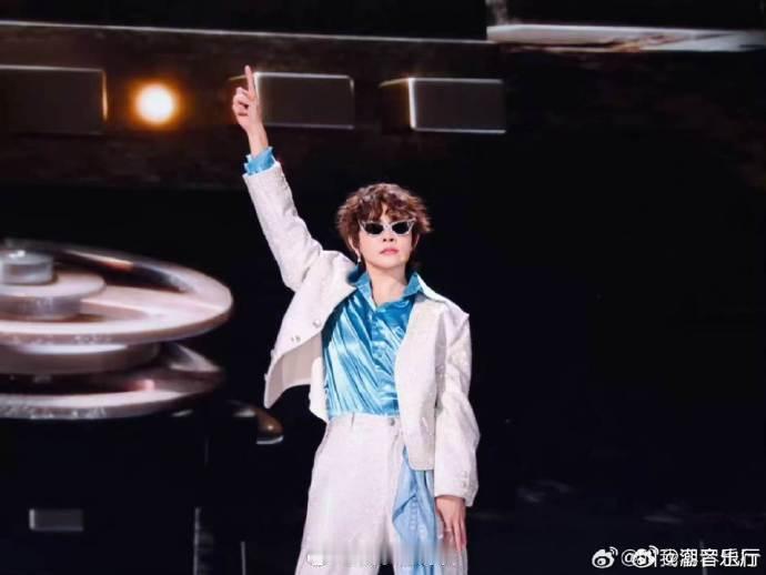 王濛给陈凯琳教上声乐了乘风2026 暖心帮扶画面太治愈，这才是团队该有的样子。 