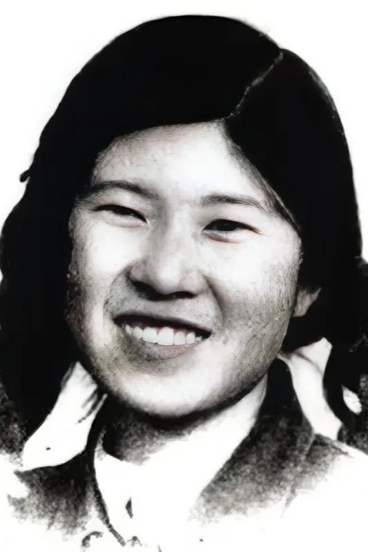1958年，爱国将领杨虎城的女儿杨拯陆在婚礼前突然离奇失踪，几天后，当人们在冰天