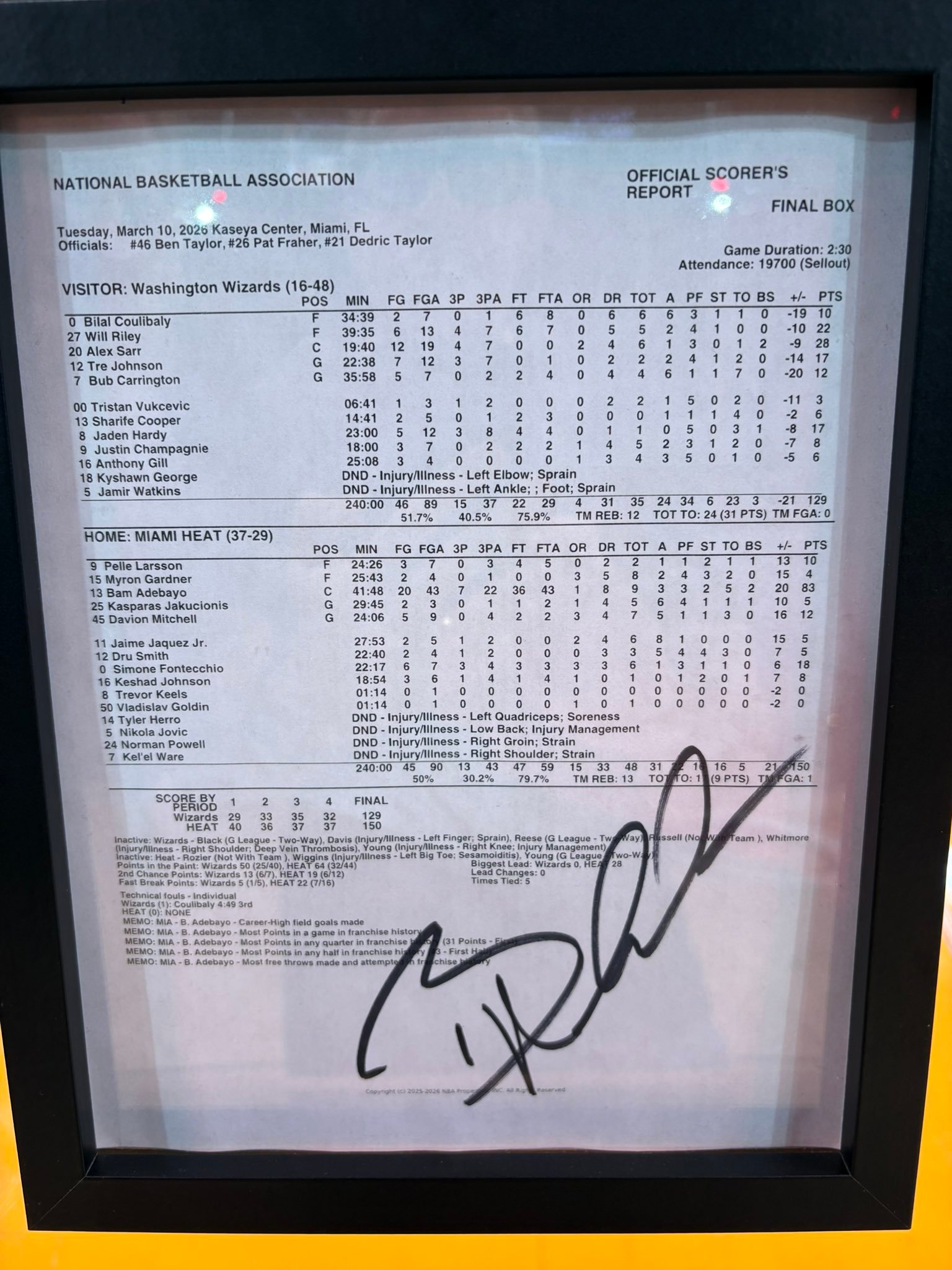 阿德巴约砍下83分的比赛数据统计表已被装裱，并附有他的签名。那些喷子们就让他们继