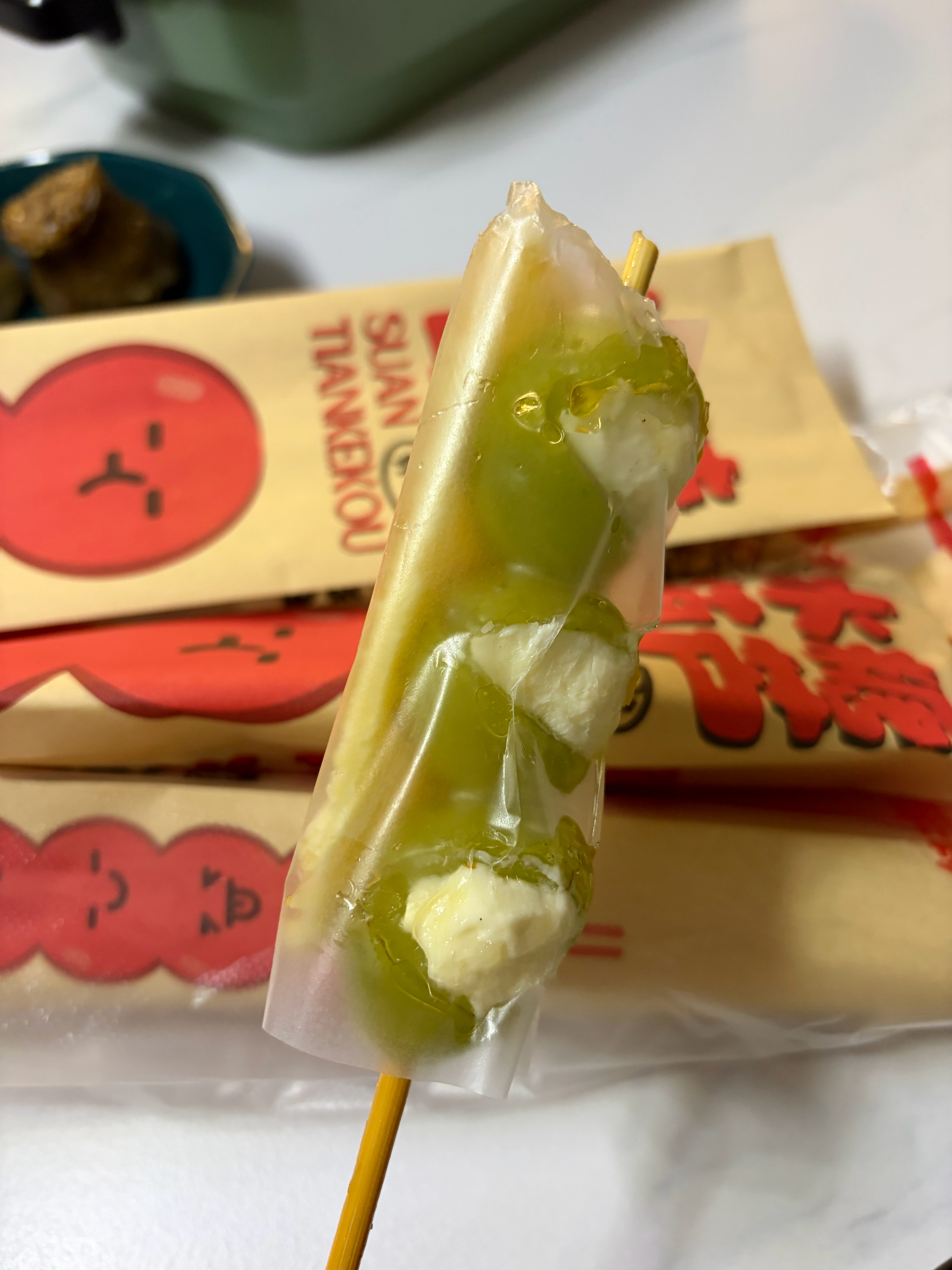 好消息！我吃上奶皮子糖葫芦了坏消息…太忙了没第一时间吃上 吃上的时候 糖已经化了