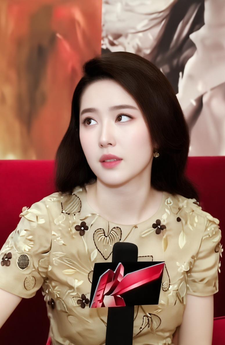 从小一直美到大的女明星有哪些？亦菲和大幂幂都应该算一个。美照炸裂分享刘亦菲 杨幂