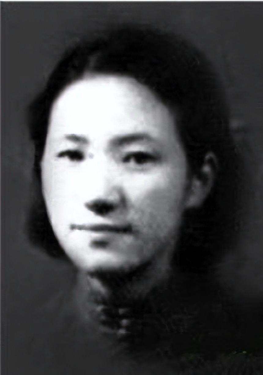 1934年，新婚夜，苏青撞破丈夫与表嫂私情，隐忍十年生五子。直到一天讨钱买米，竟